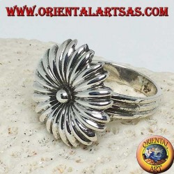 Daisy-shaped silver ring