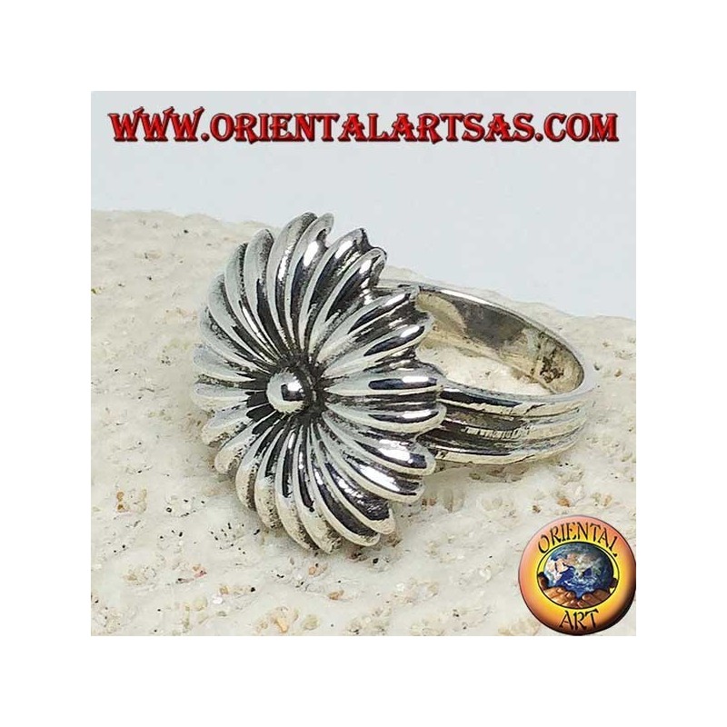 Anillo de plata en forma de margarita