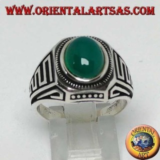 Bague en argent avec cabochon en agate verte ovale et vagues en bas relief sur les côtés