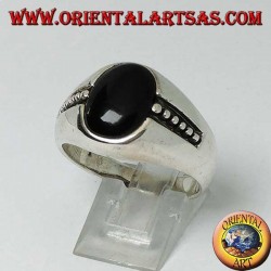 bague en argent avec onyx ovale et points en bas-relief sur les côtés