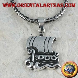 Pendentif en argent, navire de guerre de la Grèce antique
