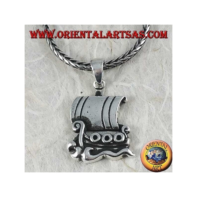Pendentif en argent, navire de guerre de la Grèce antique