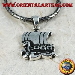 Pendentif en argent, navire de guerre de la Grèce antique
