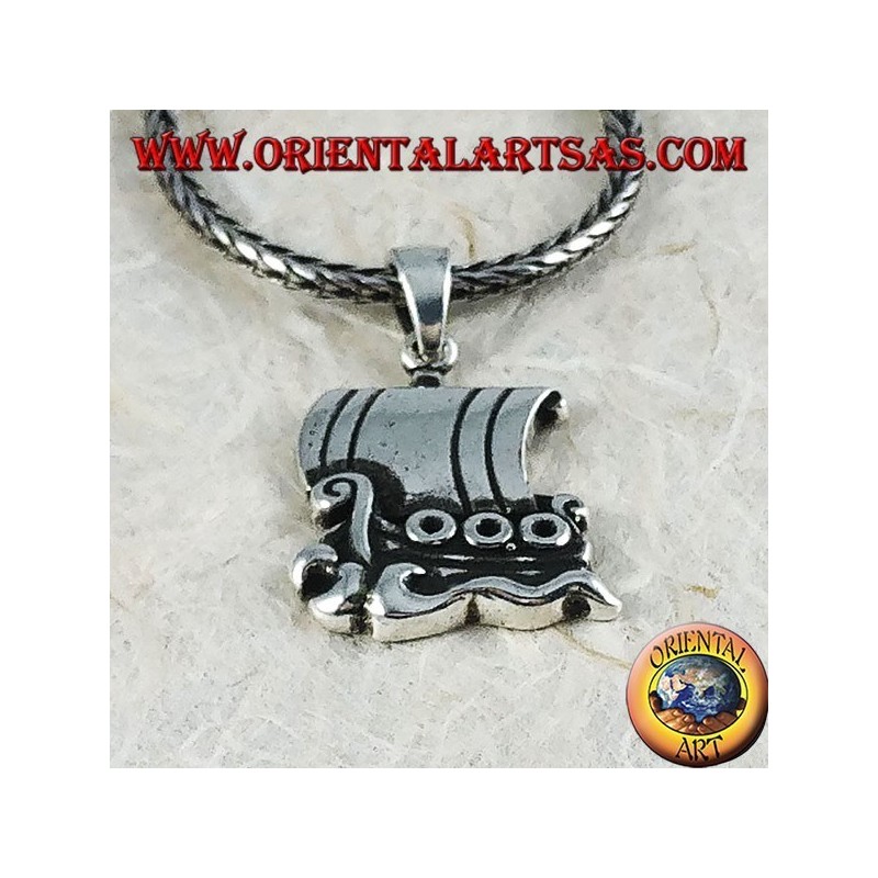 Pendentif en argent, navire de guerre de la Grèce antique