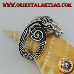 Bague en argent en forme de grosse tête de Bélier