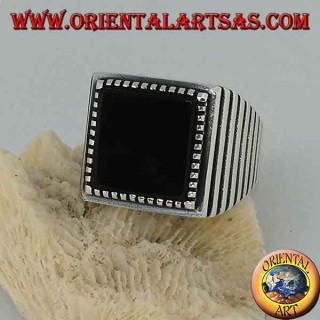 Silberring mit großem quadratischem Onyx, seitlich gestreift