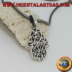 Colgante de plata, mano de Fátima con decoraciones onduladas y calado en un lado