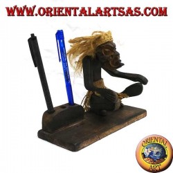 Porte-stylo avec sculpture d'un homme primitif en bois de teck