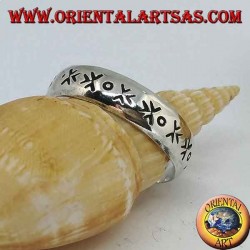 Bague en argent avec flèches gravées