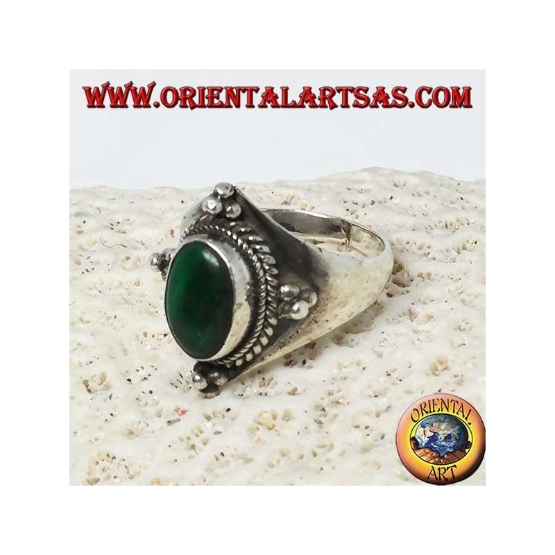 Bague en argent avec décoration ovale en malachite et boule