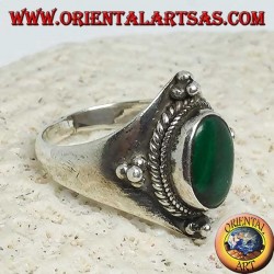 Bague en argent avec décoration ovale en malachite et boule