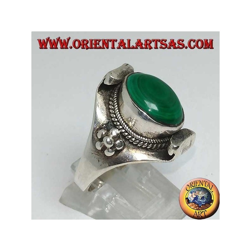 Bague ovale en argent malachite de style népalais