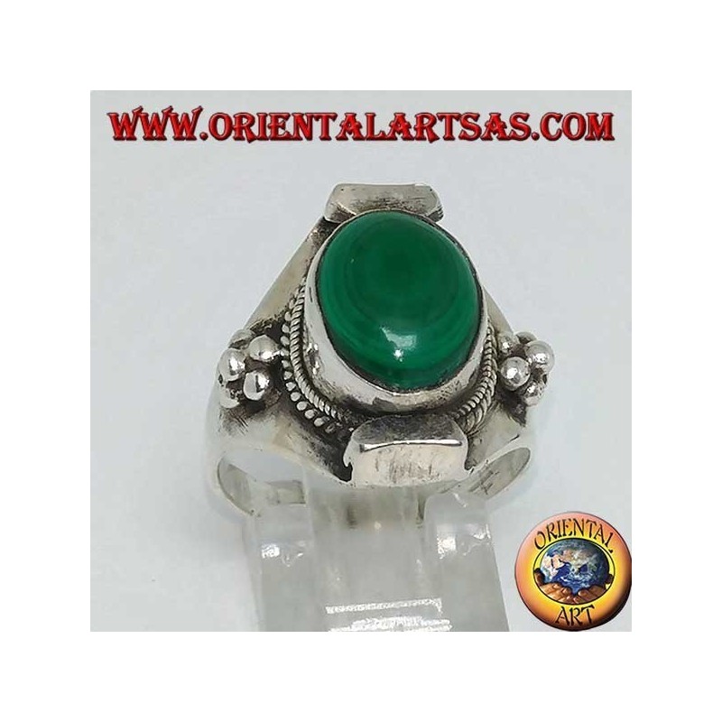 Anillo de plata de malaquita ovalado estilo nepalés