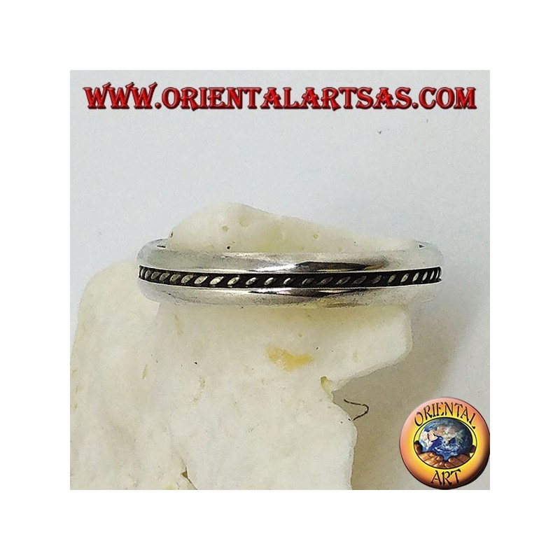 Silver band with central bas-relief plait