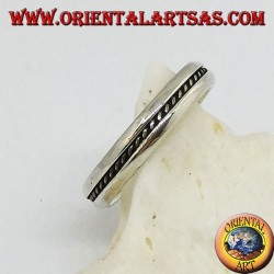 Bande en argent avec tresse bas-relief centrale