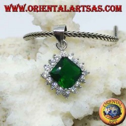 Ciondolo in argento con Zircone color smeraldo quadrato contornato da zirconi 