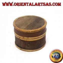 Thailändische Box in Baumrinde