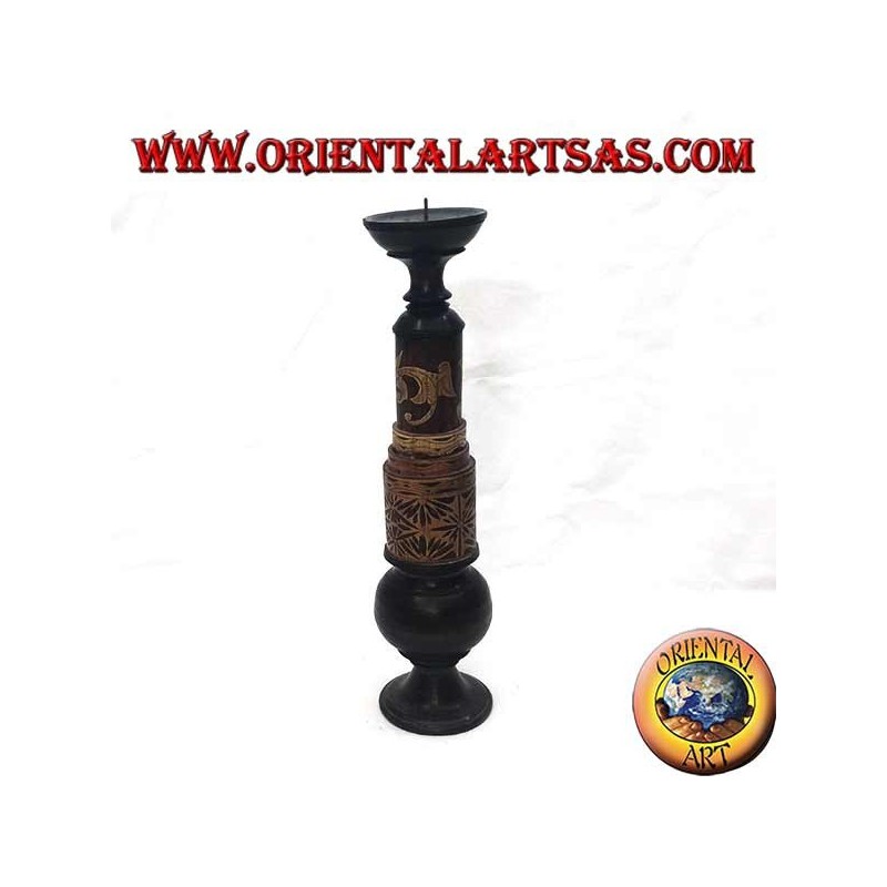 Bougeoir cylindrique avec gravures florales en bois d'acajou (haut)