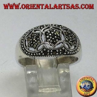 Bague arrondie en argent avec trois étoiles à six branches en marcassite