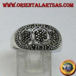 Anillo de plata redondeado con tres estrellas de seis puntas en marcasita