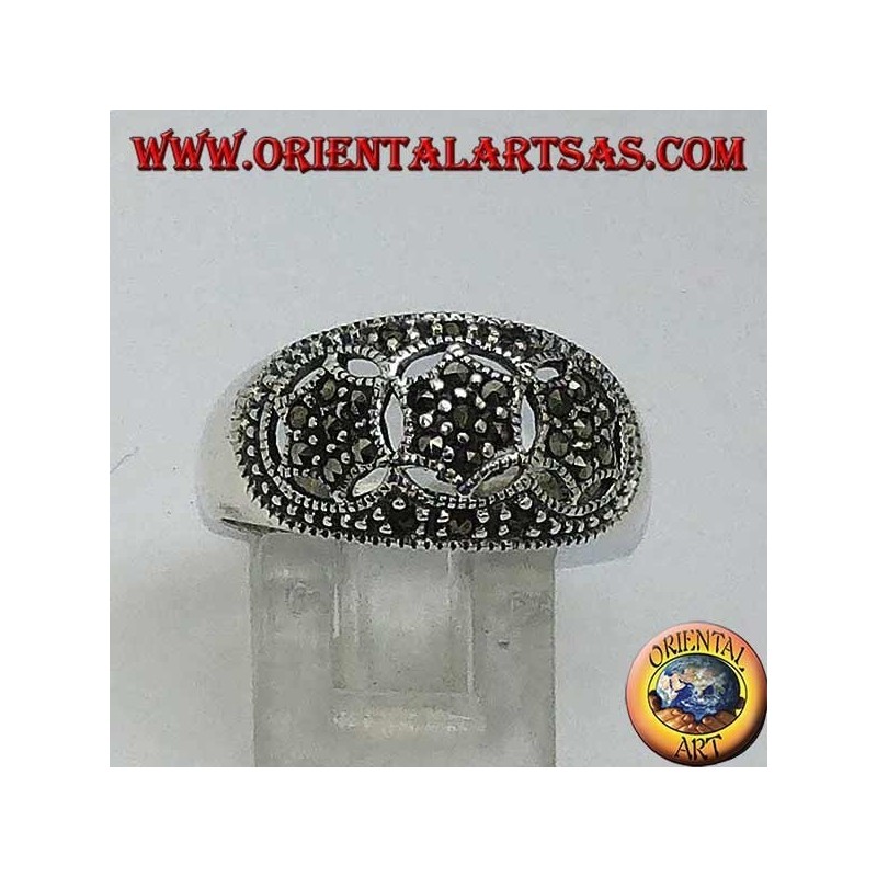 Bague arrondie en argent avec trois étoiles à six branches en marcassite