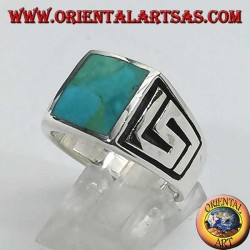 Anillo de plata con turquesa natural cuadrada y laberinto en los lados.