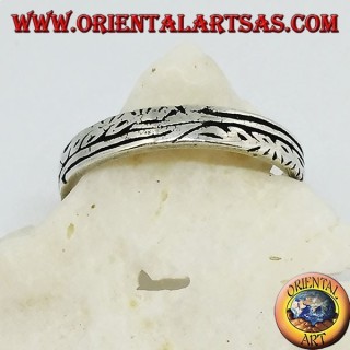 Anello fedina in argento con incisioni
