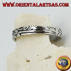 Ring in Silber mit Gravuren