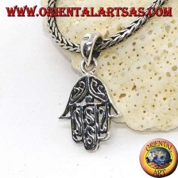 Pendentif en argent à la main de Fatima percé de décorations arabes