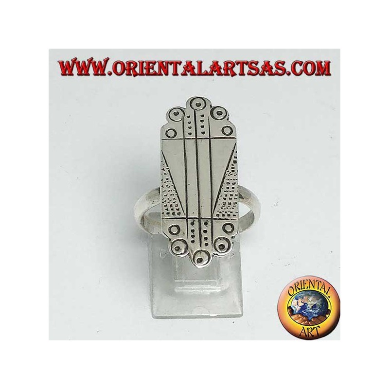 Bague en argent avec gravures artisanales