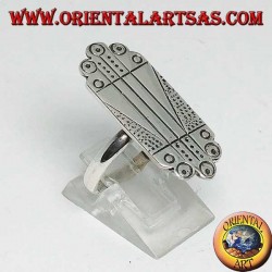 Silberner Plattenring mit handgefertigten Gravuren