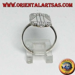 Anillo de plata con grabados artesanales