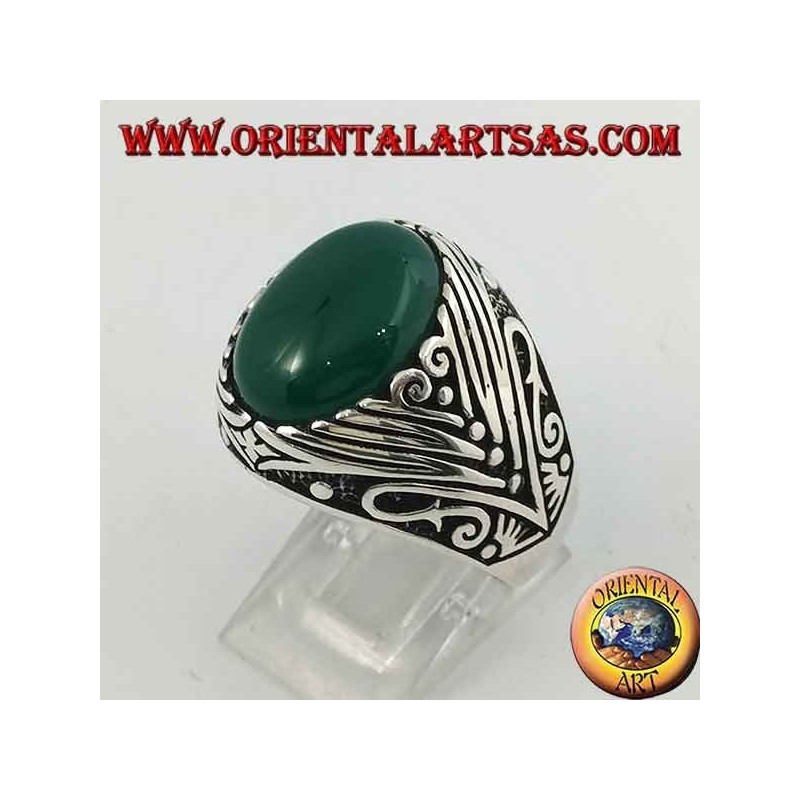 Anello in argento con agata verde ovale a cabochon con incisioni profonde laterali