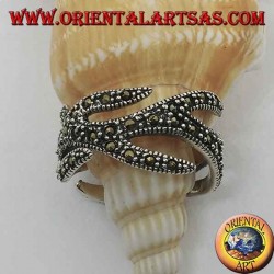 Anillo de plata con marcasita, diseño de fuego tallado