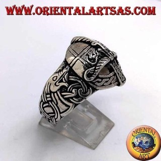 Silberring in Form eines Helms mit keltischen Gravuren