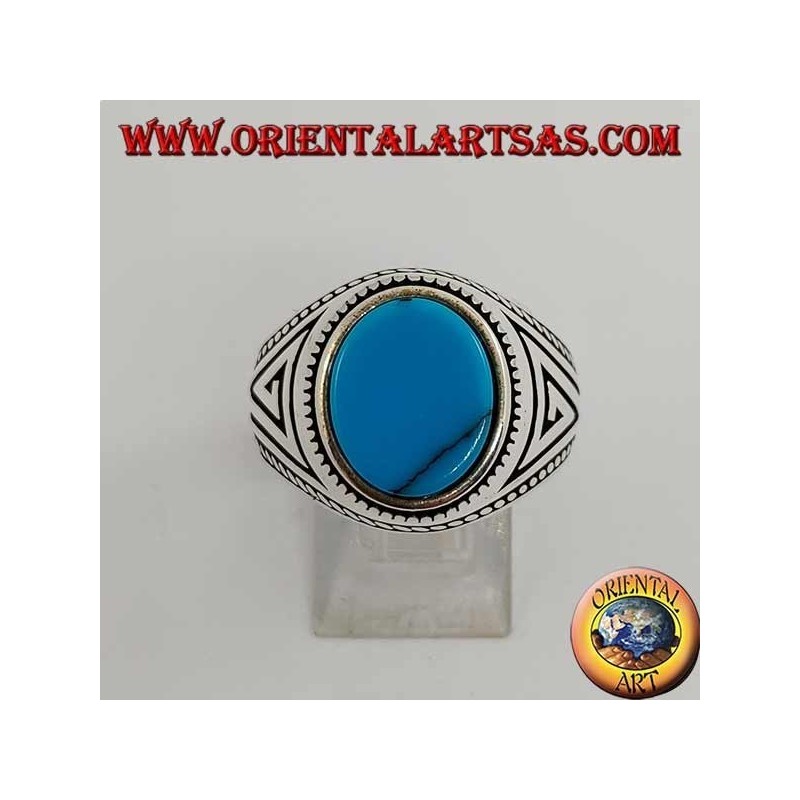 Anillo de plata con turquesa ovalada plana con trenza en los bordes del anillo.
