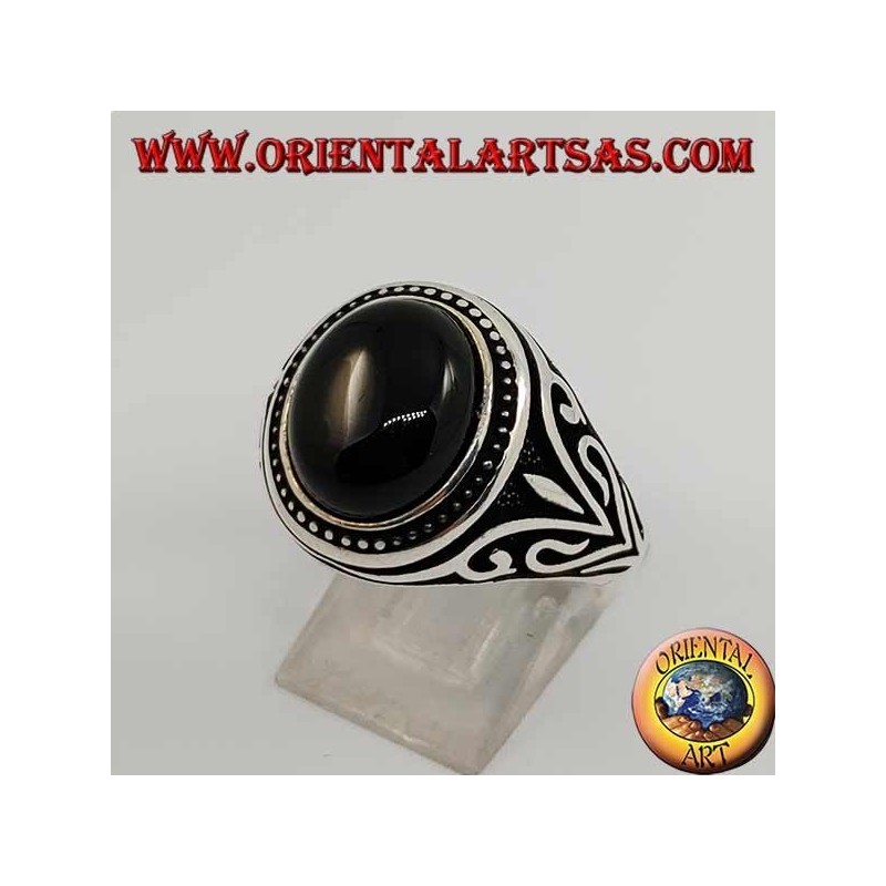 Silver ring with oval cabochon onyx with side decorations