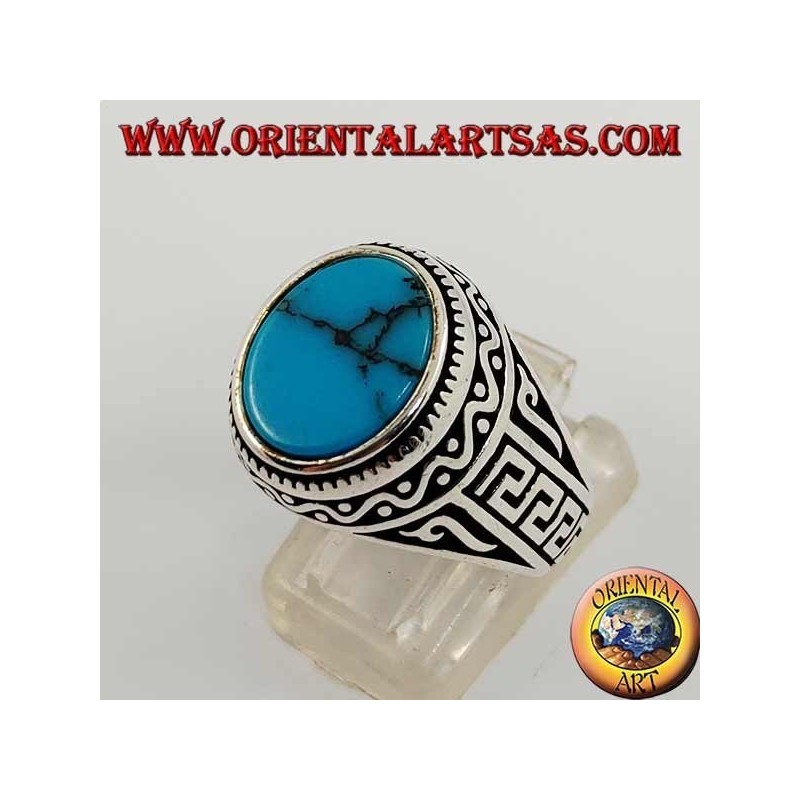 Anello in argento con turchese ovale piatta con greca sui lati dell'anello