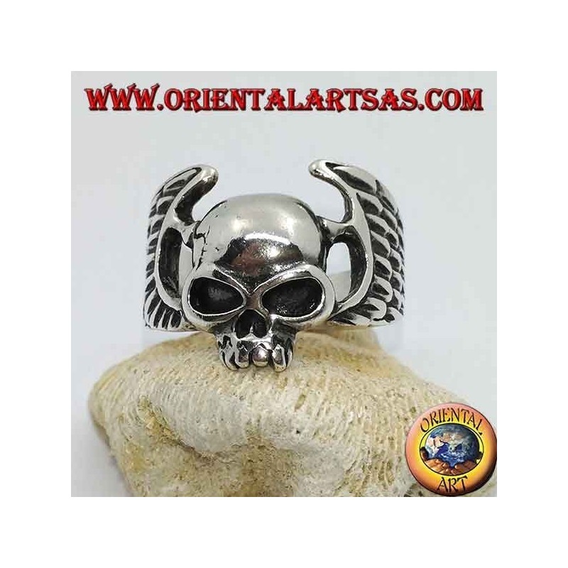 Anillo de plata, calavera sin mandíbula entre alas de motociclista
