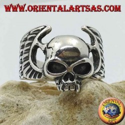 Anillo de plata, calavera sin mandíbula entre alas de motociclista