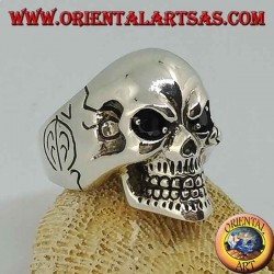 Bague tête de mort en argent avec yeux spinelles noirs