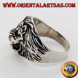 Silver ring, lion's head growling