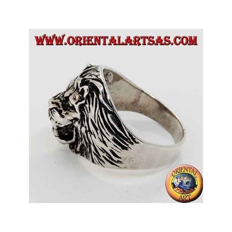 Anello in argento, testa di leone che ringhia