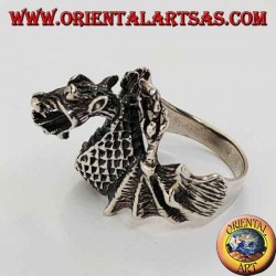 Anillo de plata con forma de dragón lanzallamas