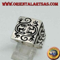 Square silver ring with engraved double mirror gecko seal
