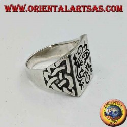 Quadratischer Silberring mit eingraviertem Doppelspiegel-Geckodicht