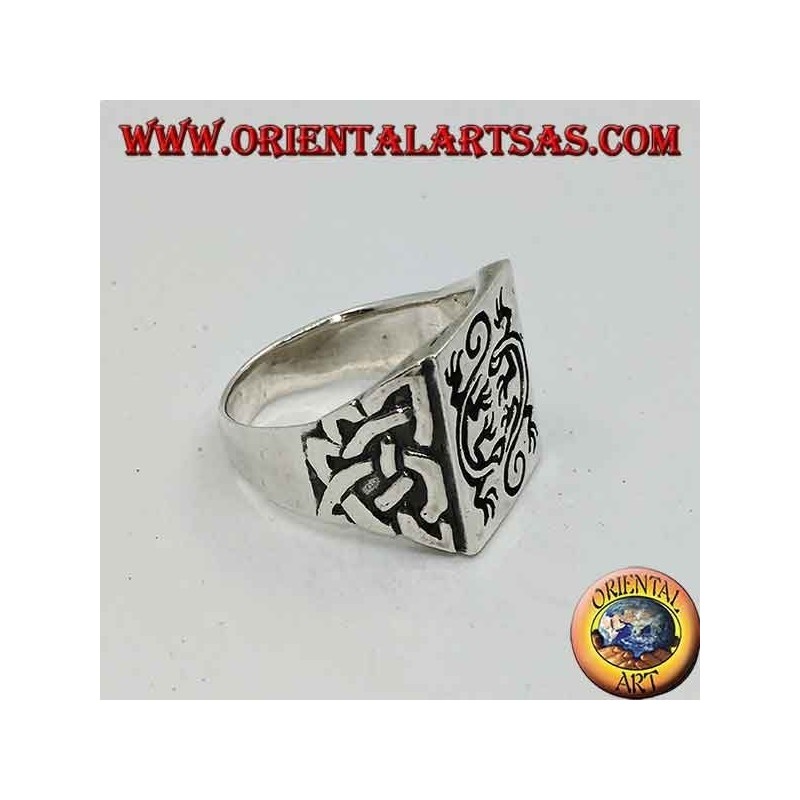 Square silver ring with engraved double mirror gecko seal
