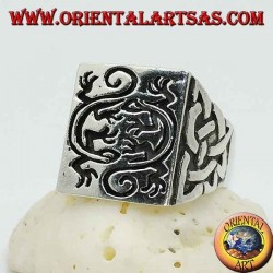 Square silver ring with engraved double mirror gecko seal