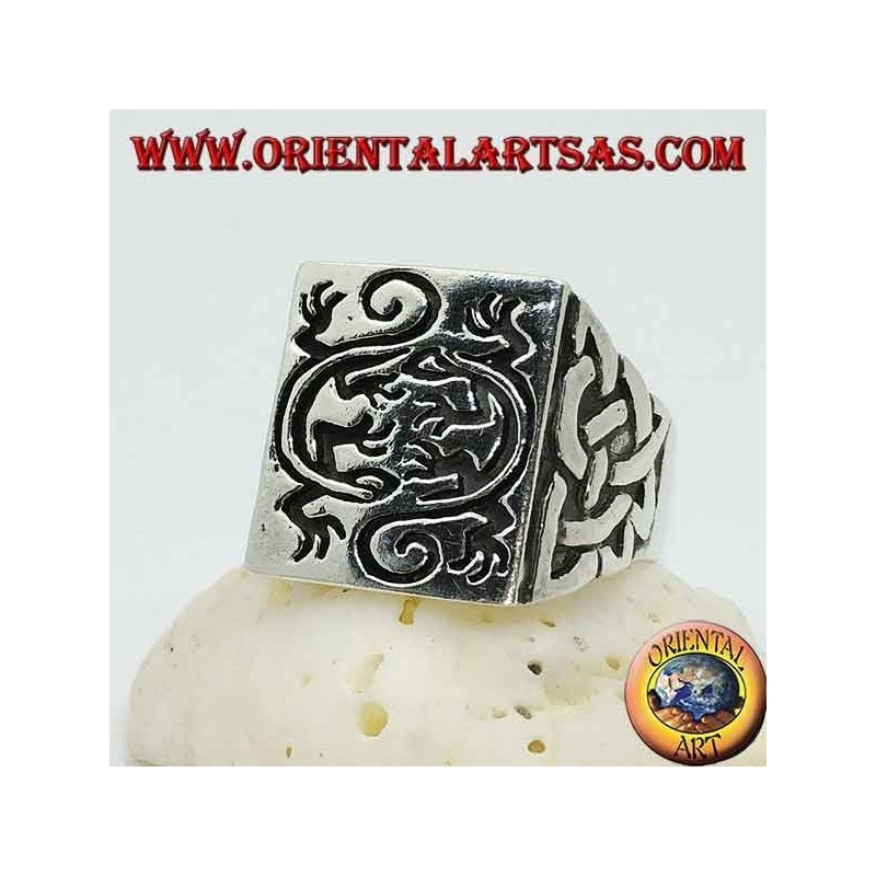 Square silver ring with engraved double mirror gecko seal