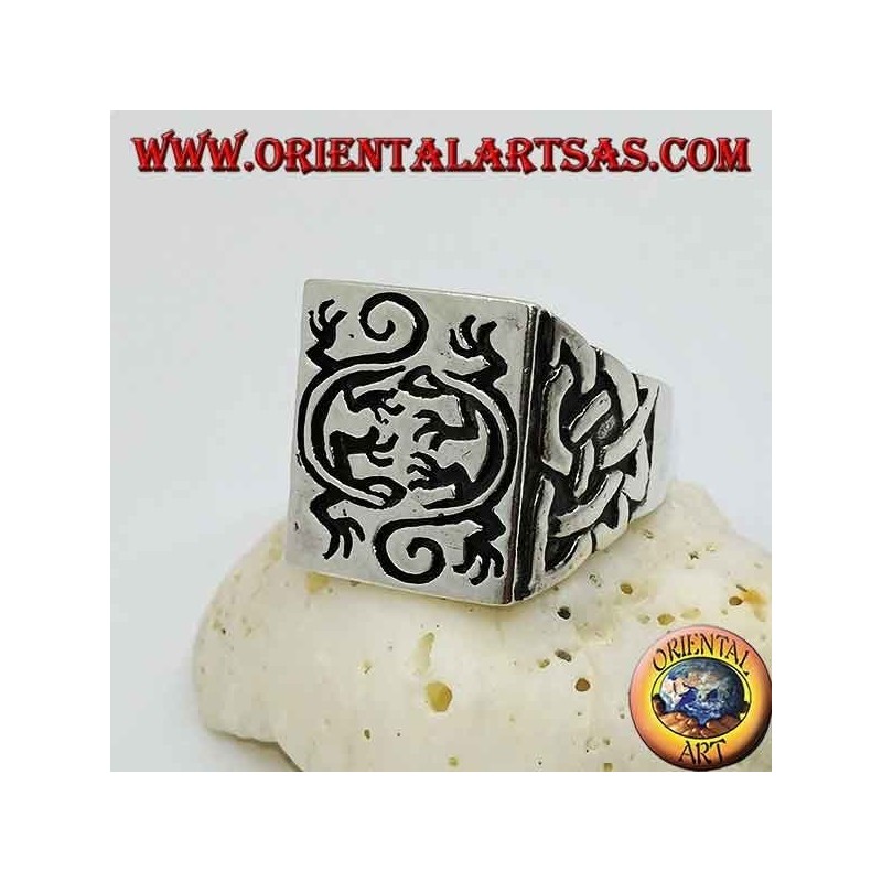 Square silver ring with engraved double mirror gecko seal
